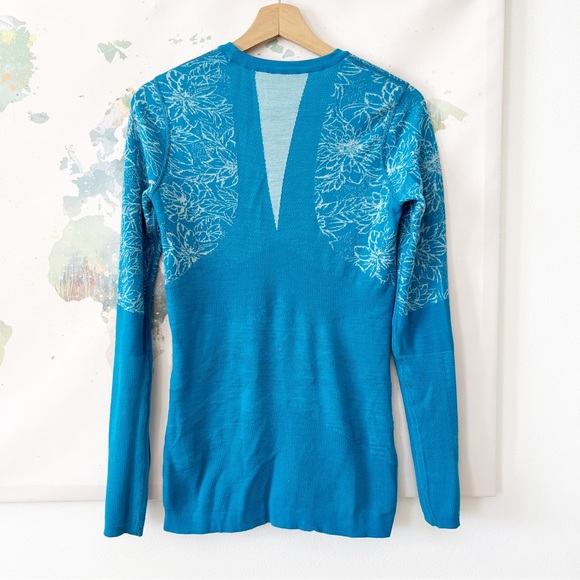 Smartwool Top Size Medium Intraknit 200 Crew Wool Blend Base Layer Floral Blue - Picture 8 of 10